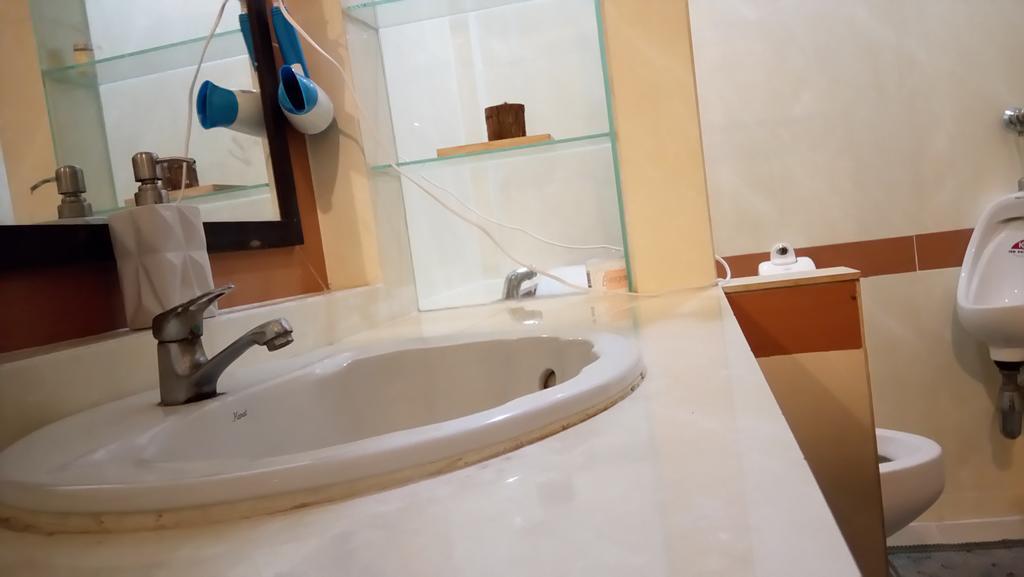 E&G Guest House Bangkok Bagian luar foto